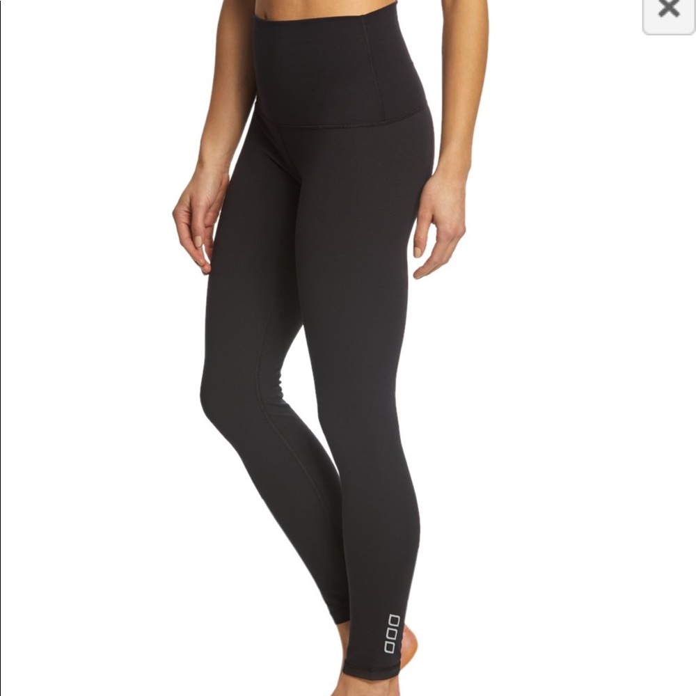 Lorna Jane - Nothing 2 C here tight - black